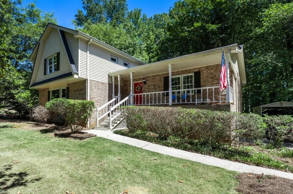 4 bedroom, 3 bathroom single family residence sold at 240 Thistlewood Lane, Roswell, GA 30075
