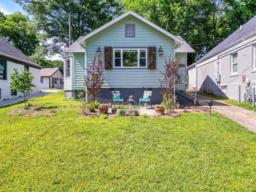 3 bedroom, 2 bathroom single family residence sold at 1671 S Gordon Street, Atlanta, GA 30310