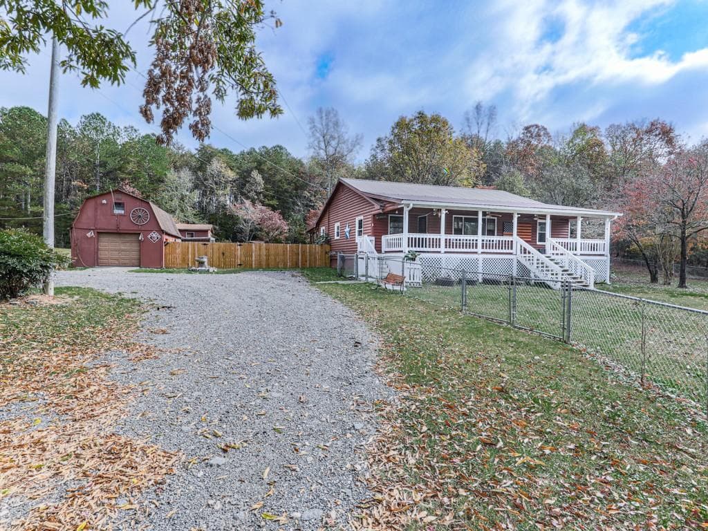 3 bedroom, 2 bathroom single family residence sold at 205 Yarborough Mill Road, Fairmount, GA 30139