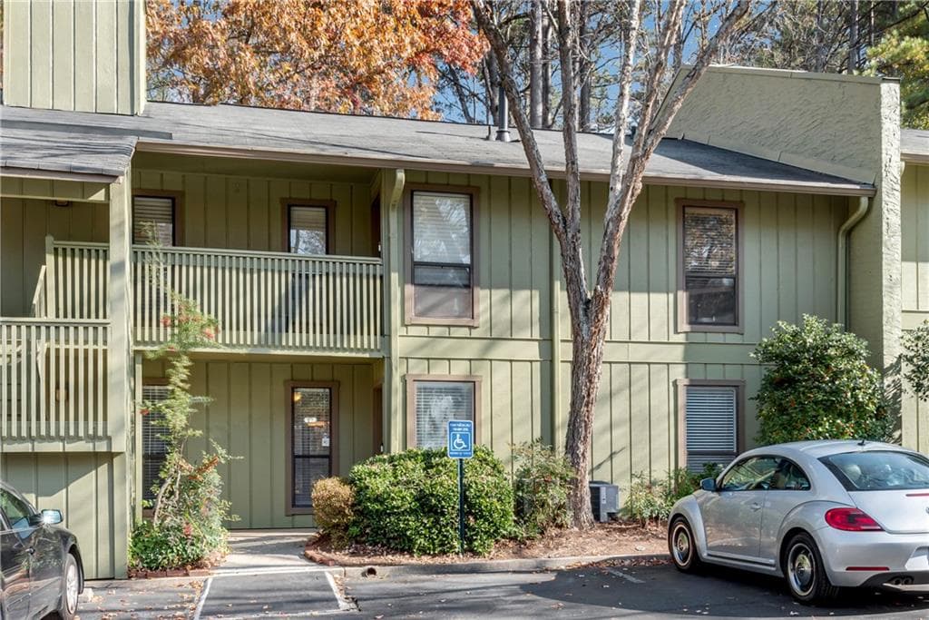 2 bedroom, 2 bathroom condominium sold at 706 Dunbar Drive, Dunwoody, GA 30338