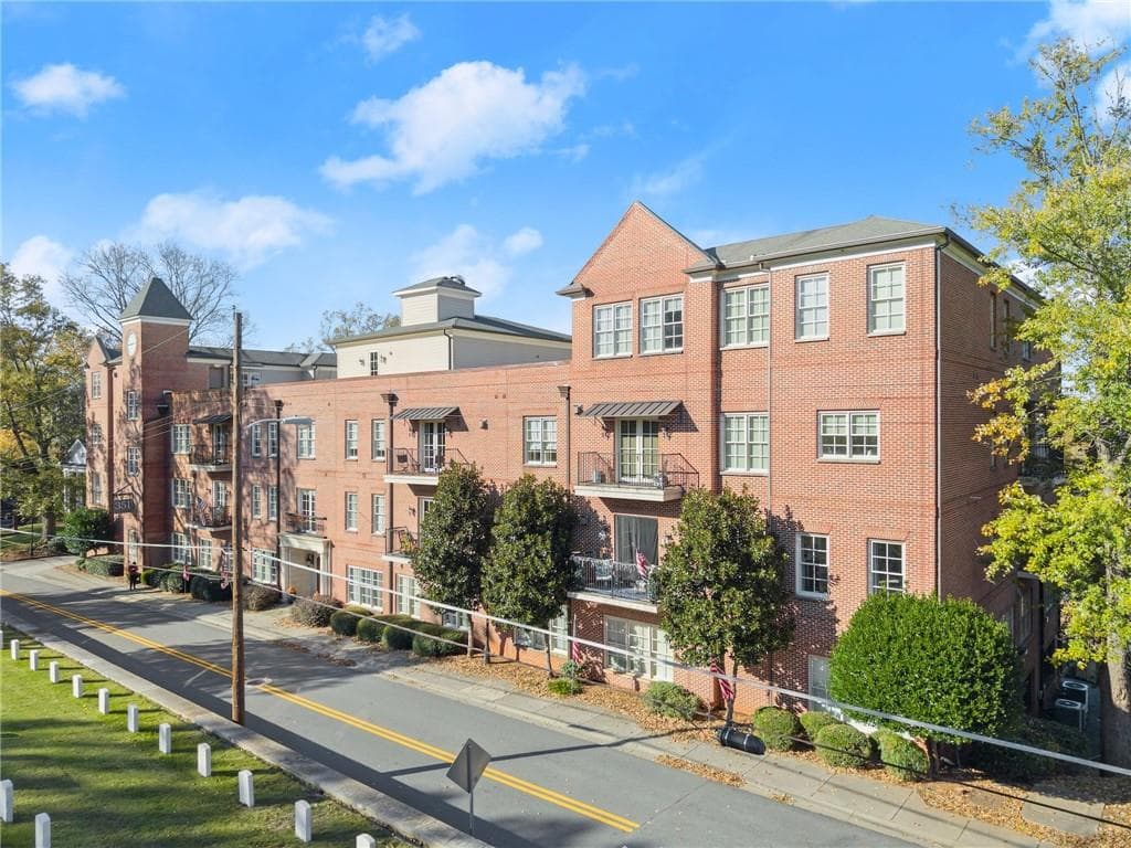 1 bedroom, 1 bathroom condominium sold at 351 Washington Avenue 302, Marietta, GA 30060