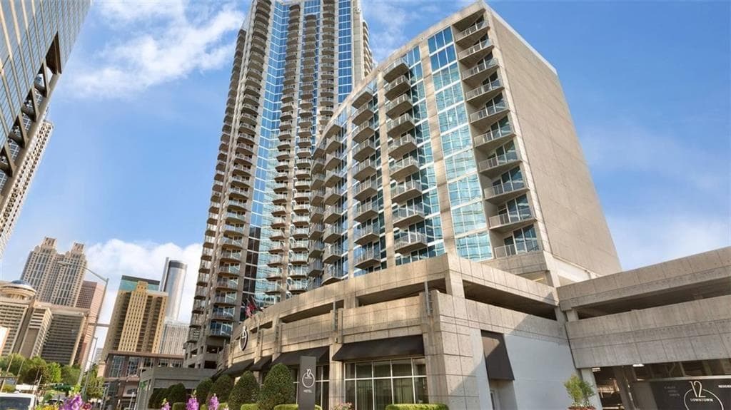 1 bedroom, 1 bathroom, 743 sq ft condominium sold at 400 W PEACHTREE Street 2814, Atlanta, GA 30308