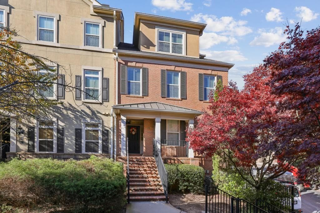 2 bedroom, 3 bathroom, 1,890 sq ft condominium sold at 612 Perimeter Walk, Atlanta, GA 30338