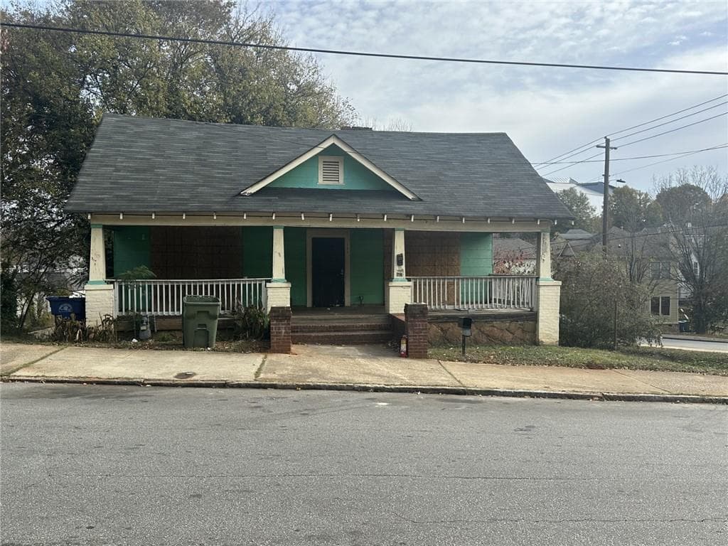4 bedroom, 1 bathroom, 1,400 sq ft single family residence sold at 131 SUNSET Avenue, Atlanta, GA 30314