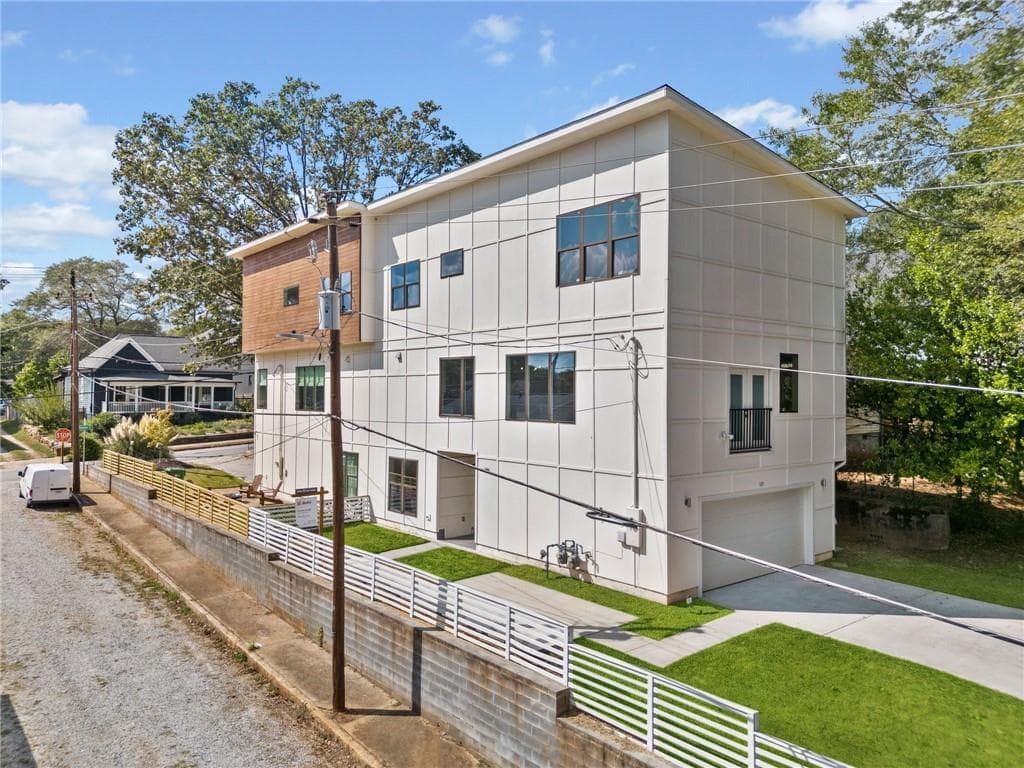 3 bedroom, 4 bathroom, 2,300 sq ft townhouse sold at 165 Mayson Avenue B, Atlanta, GA 30307