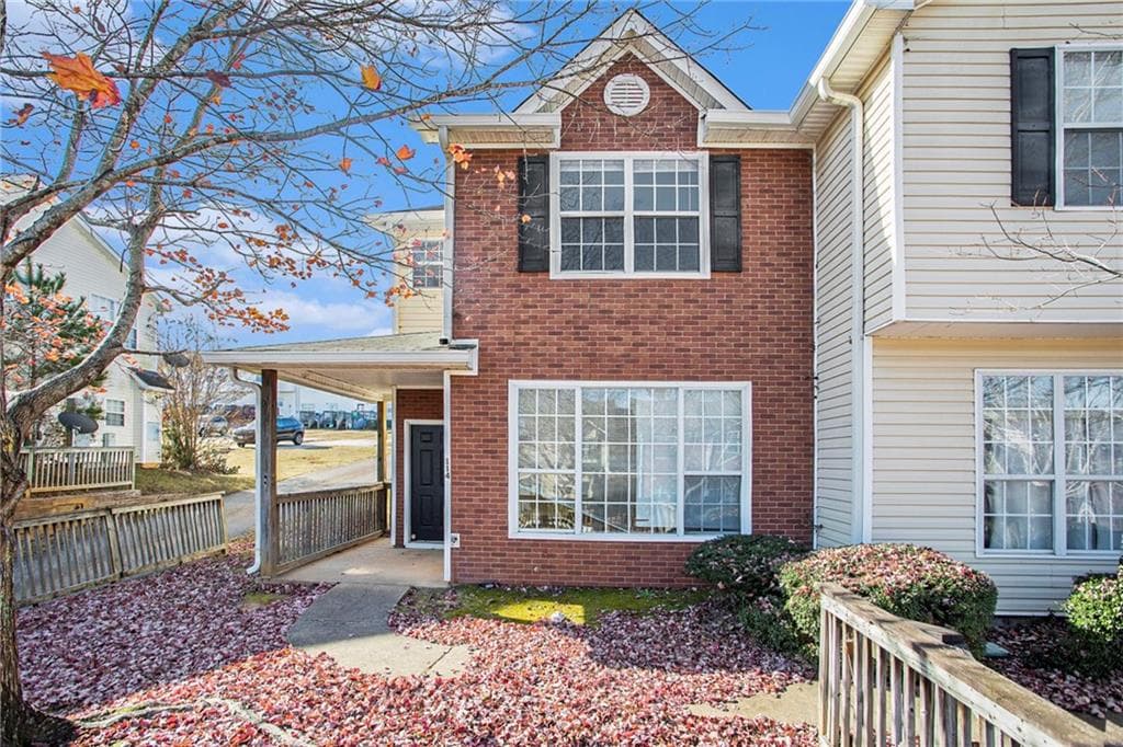 3 bedroom, 3 bathroom townhouse sold at 114 Hawkeye Lane, Conyers, GA 30012