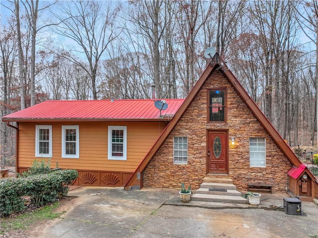 3 bedroom, 2 bathroom single family residence sold at 4366 Whiporwill Road, Gillsville, GA 30543