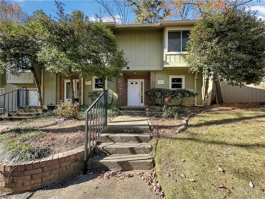 2 bedroom, 3 bathroom condominium sold at 2219 Surrey Court, Marietta, GA 30067