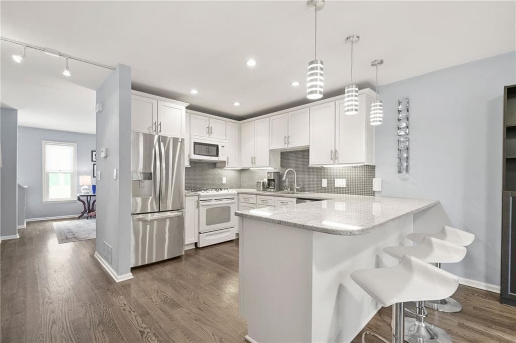 2 bedroom, 2 bathroom, 1,184 sq ft townhouse sold at 856 Saint Charles Avenue 1, Atlanta, GA 30306