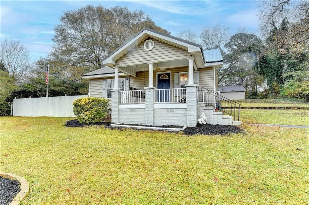 3 bedroom, 1 bathroom single family residence sold at 111 N Lee Street, Stockbridge, GA 30281