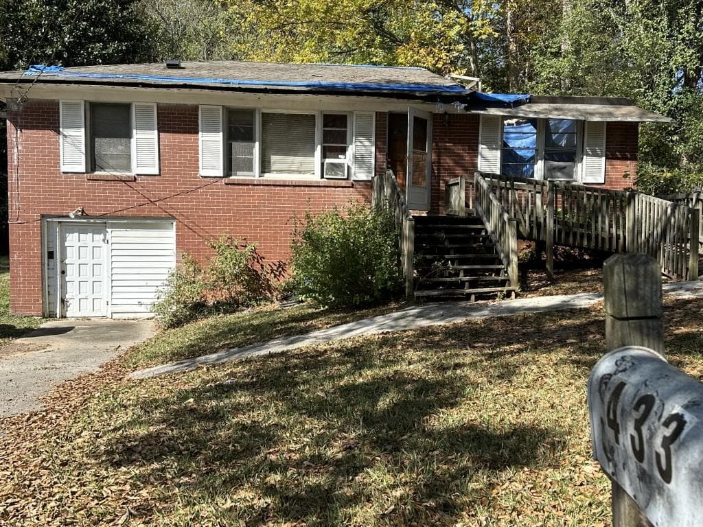 3 bedroom, 2 bathroom, 2,115 sq ft single family residence sold at 433 Oakside Drive, Atlanta, GA 30331
