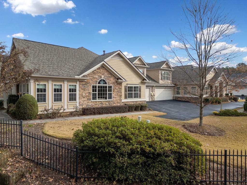 3 bedroom, 3 bathroom, 2,141 sq ft condominium sold at 224 Orchards Circle, Woodstock, GA 30188