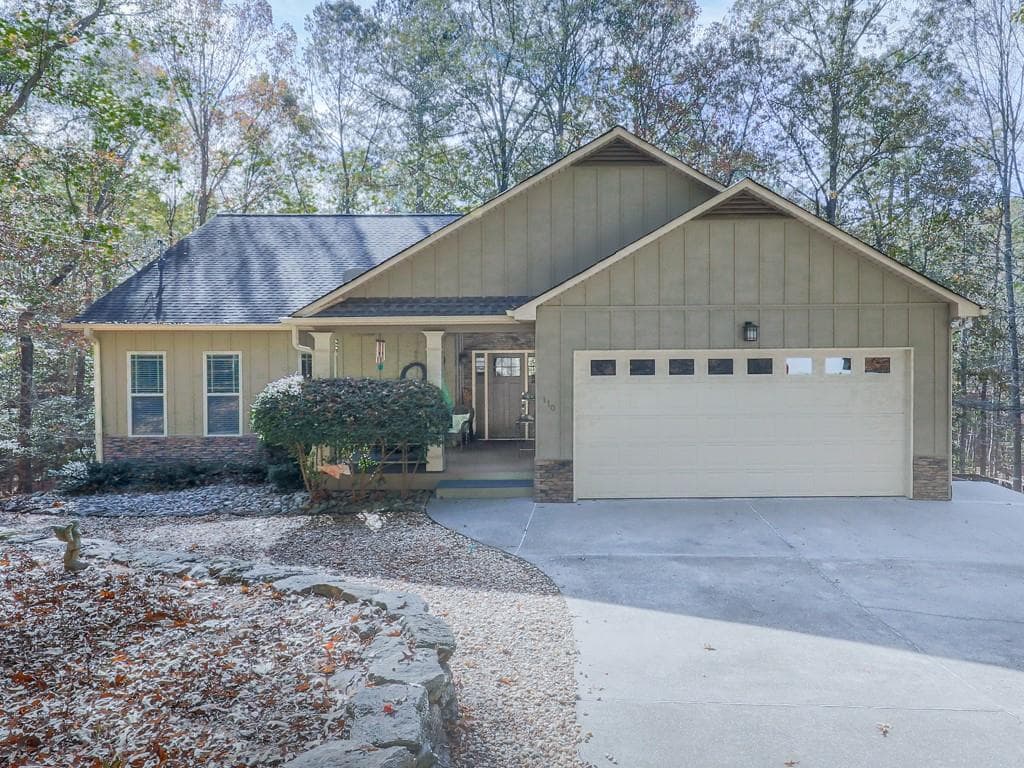 4 bedroom, 2 bathroom, 1,880 sq ft single family residence sold at 110 Papago Court, Waleska, GA 30183