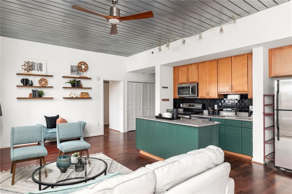 2 bedroom, 2 bathroom, 1,193 sq ft condominium sold at 620 Glen Iris Drive 511, Atlanta, GA 30308