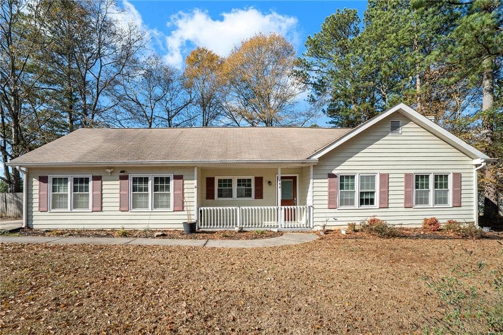 3 bedroom, 2 bathroom single family residence sold at 752 Fallowfield Drive, Loganville, GA 30052