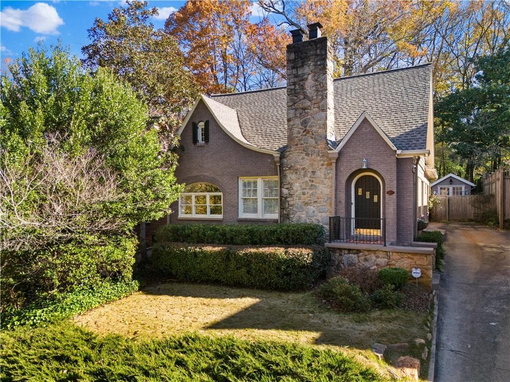 3 bedroom, 2 bathroom, 2,560 sq ft single family residence sold at 495 Claire Drive, Atlanta, GA 30307