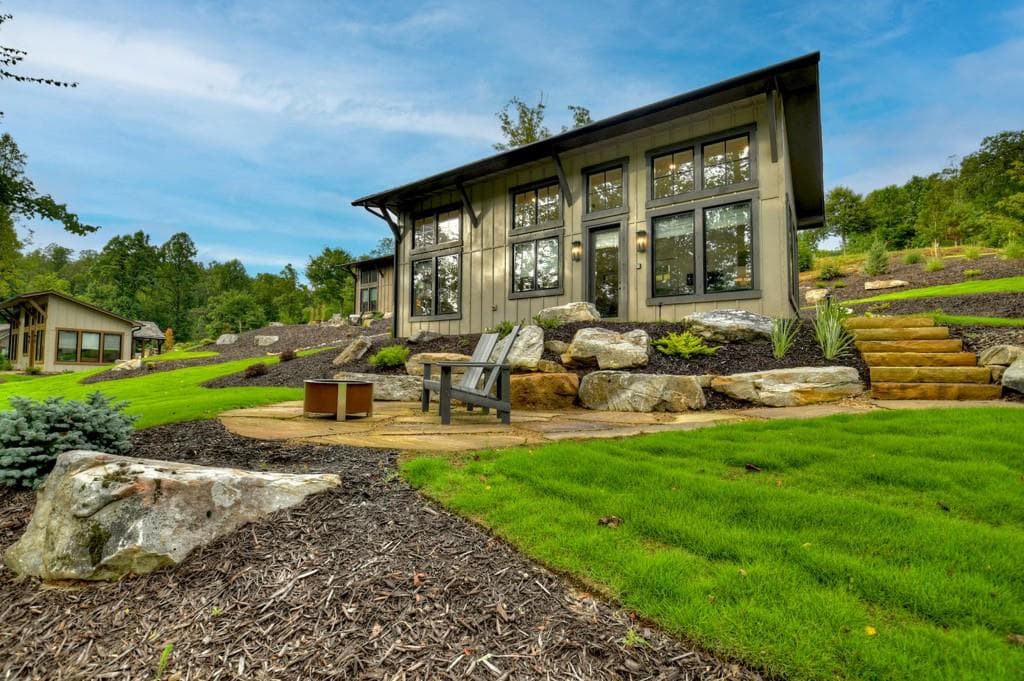 1 bedroom, 1 bathroom, 546 sq ft single family residence sold at HC5 Old Toccoa Loop, Mineral Bluff, GA 30559