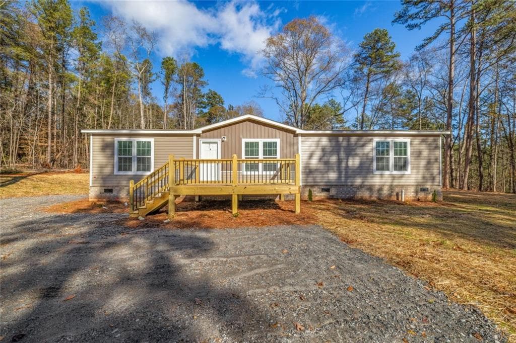 3 bedroom, 2 bathroom single family residence sold at 101 Waters Edge Drive, Martin, GA 30557