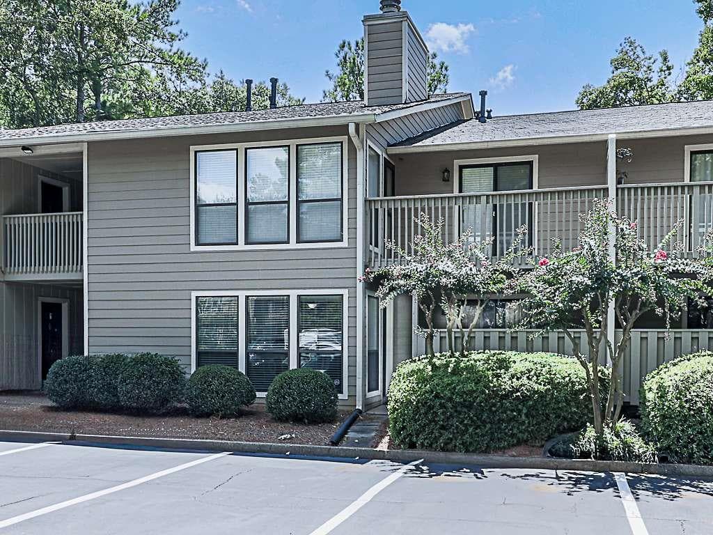 1 bedroom, 1 bathroom townhouse sold at 303 River Mill Circle, Roswell, GA 30075
