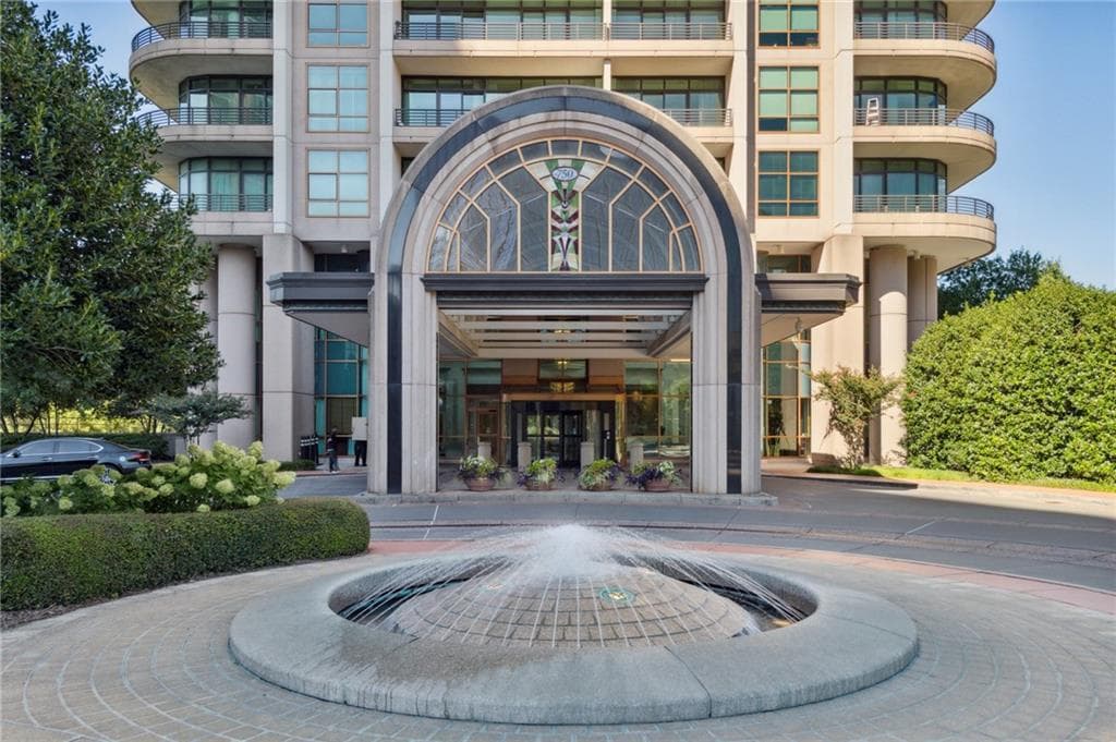 2 bedroom, 3 bathroom condominium sold at 750 Park Avenue 13W, Atlanta, GA 30326