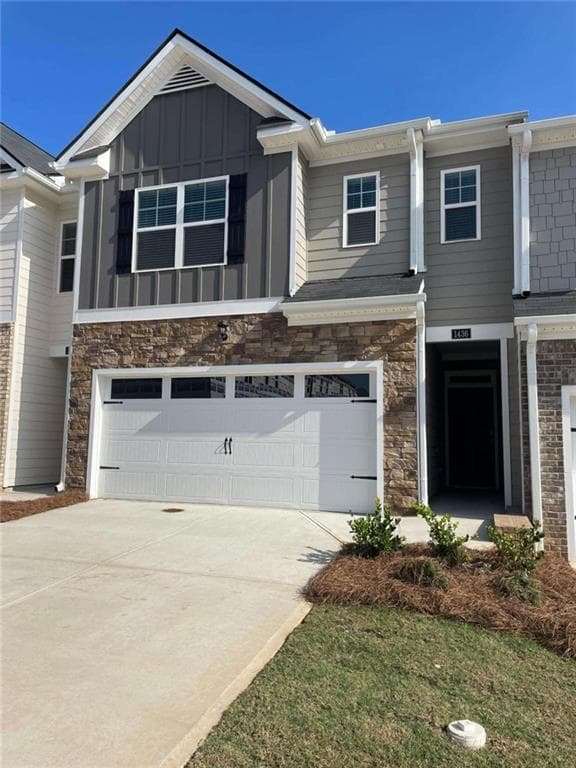 3 bedroom, 3 bathroom townhouse sold at 1090 CADES Walk, Lawrenceville, GA 30045