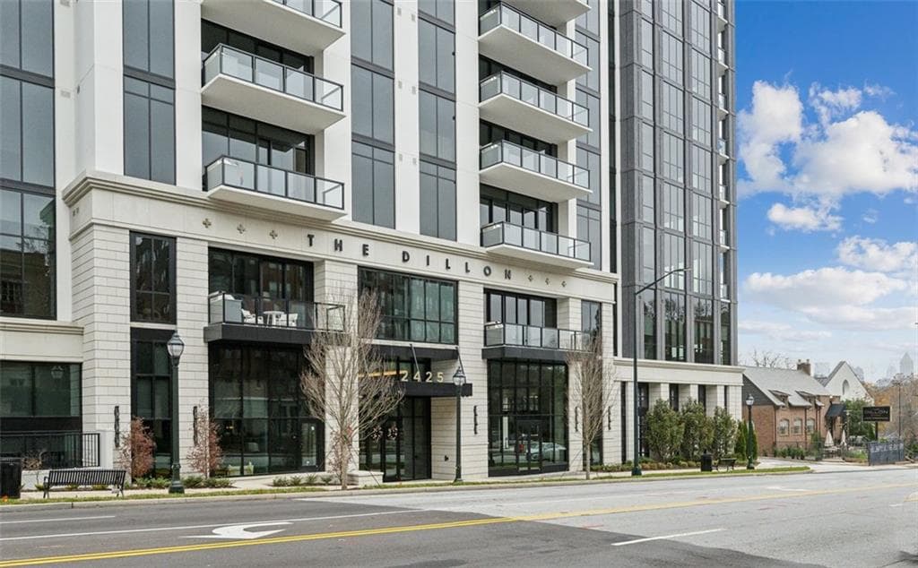 2 bedroom, 3 bathroom, 1,893 sq ft condominium for sale at 2425 Peachtree Road 510, Atlanta, GA 30305 — photo 2