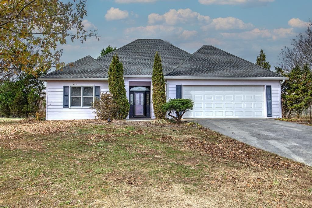 200 Habersham Court, Calhoun, GA 30701 — most recent listing photo