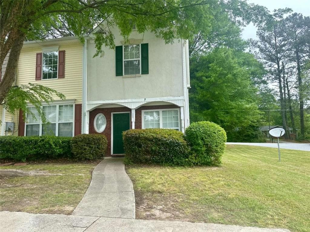 2 bedroom, 3 bathroom townhouse sold at 1667 Camden Forrest Way, Riverdale, GA 30296