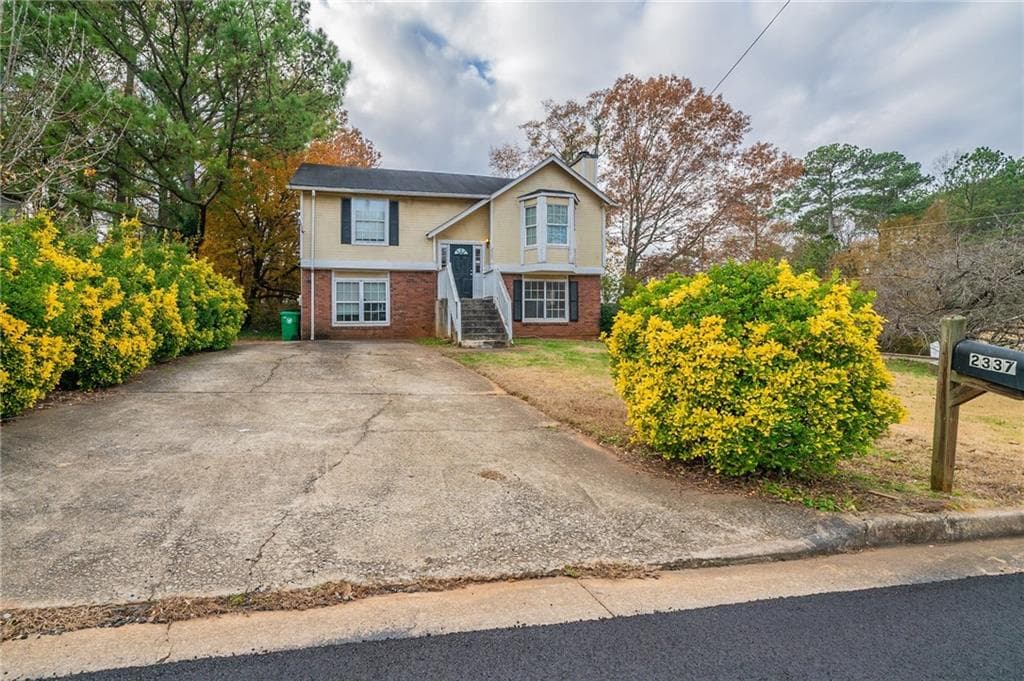 3 bedroom, 2 bathroom single family residence sold at 2337 Deep Shoals Circle, Decatur, GA 30034