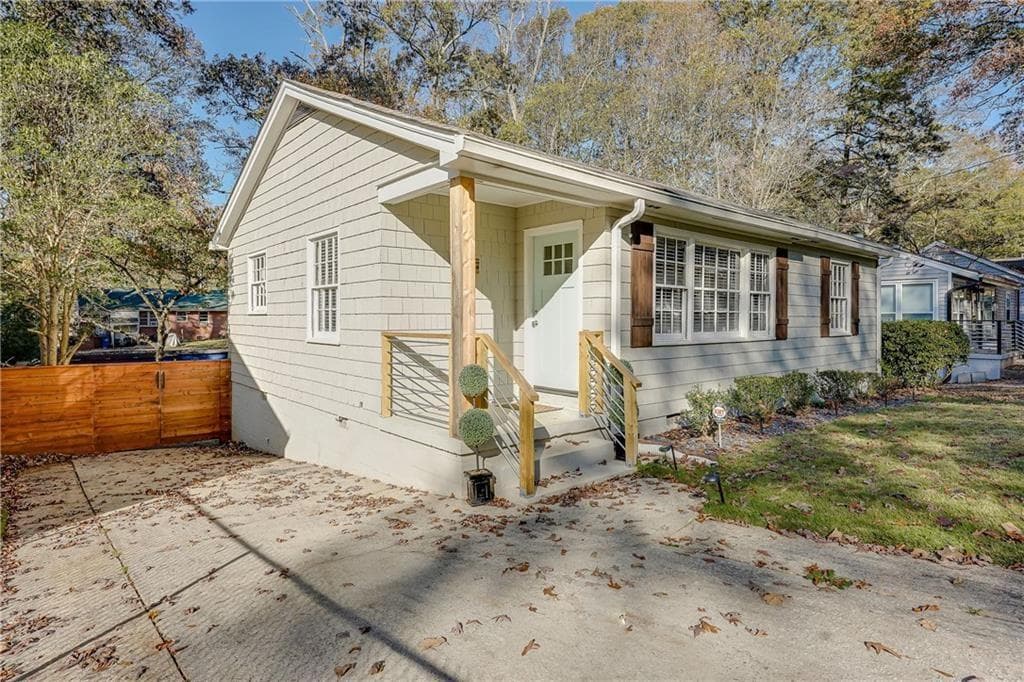 3 bedroom, 1 bathroom, 906 sq ft single family residence sold at 3115 Cloverhurst Drive, Atlanta, GA 30344