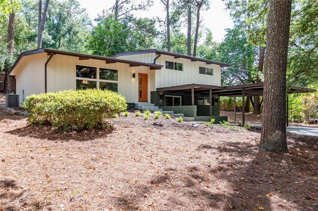 4 bedroom, 3 bathroom, 1,800 sq ft single family residence sold at 3496 Summitridge Drive, Atlanta, GA 30340