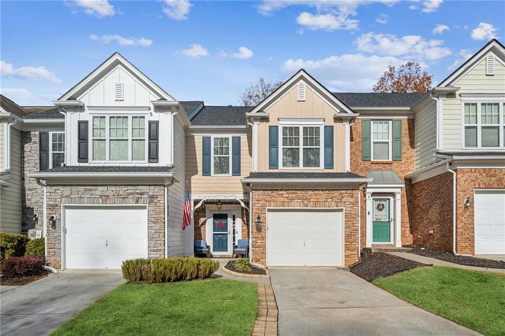 3 bedroom, 3 bathroom townhouse sold at 241 Kigian Trail, Woodstock, GA 30188