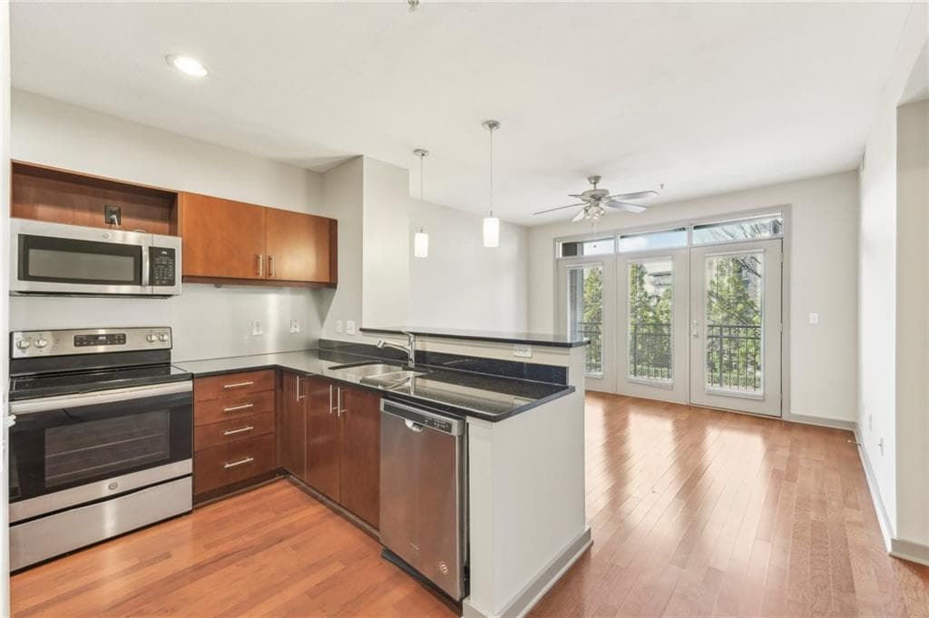 1 bedroom, 1 bathroom, 832 sq ft condominium sold at 390 17th Street 3037, Atlanta, GA 30363