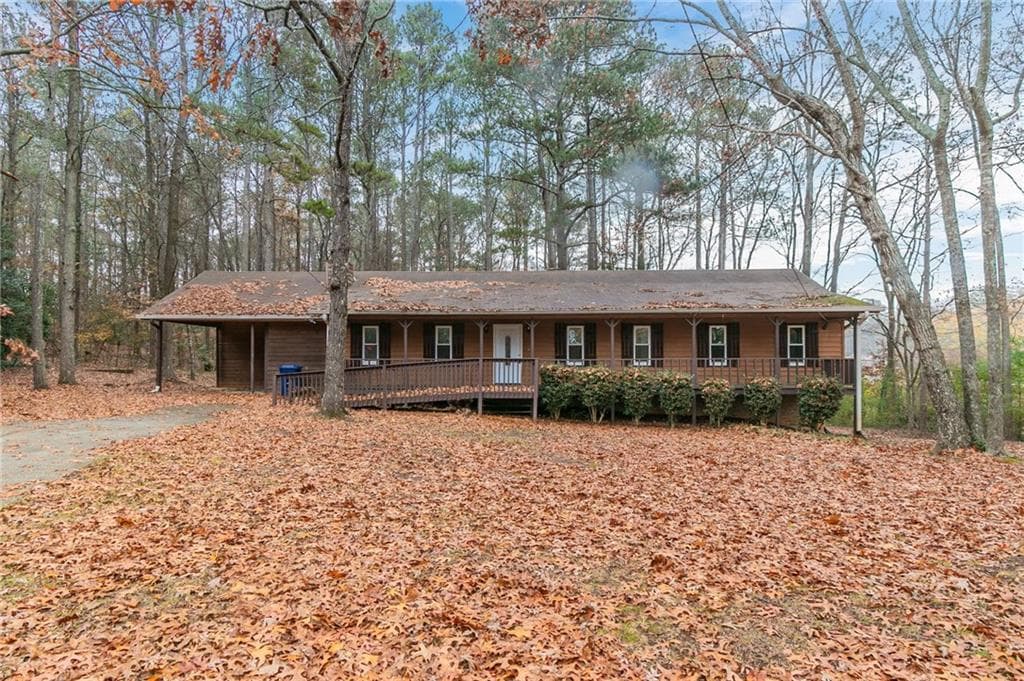 3 bedroom, 2 bathroom single family residence sold at 4065 Bent Oak Court, Douglasville, GA 30135