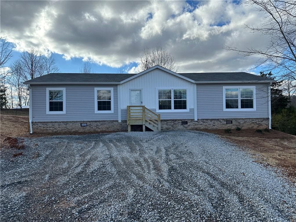3 bedroom, 2 bathroom single family residence sold at 298 Mineral Springs Connector, Demorest, GA 30535