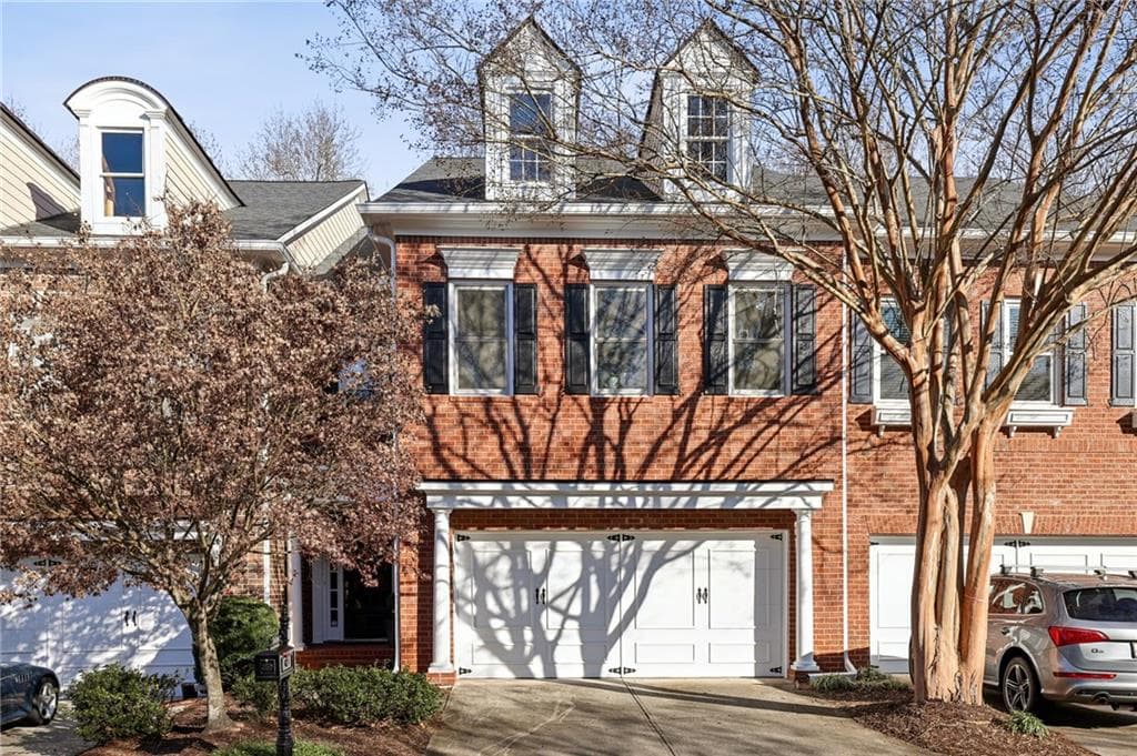 3 bedroom, 3 bathroom, 2,457 sq ft townhouse sold at 3409 Village Green Drive, Roswell, GA 30075