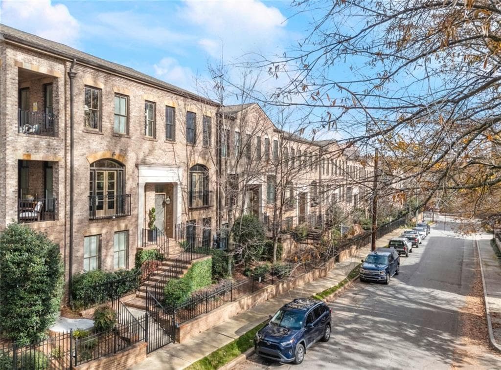 3 bedroom, 4 bathroom, 2,478 sq ft townhouse sold at 53 Honour Avenue, Atlanta, GA 30305