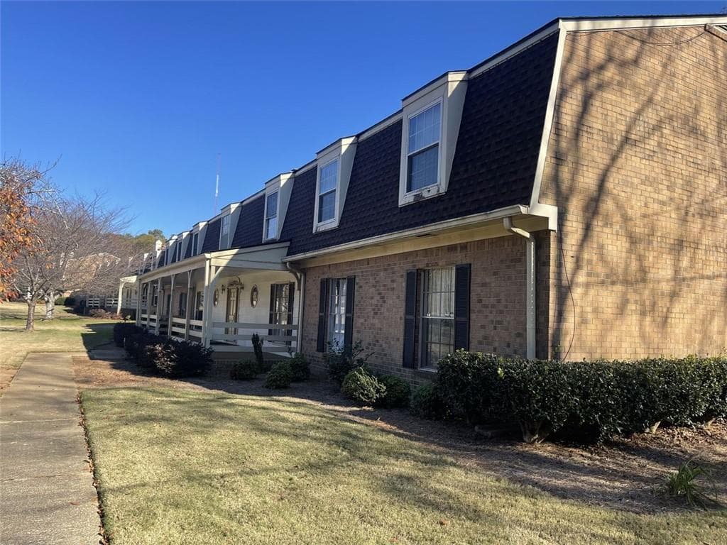 3 bedroom, 2 bathroom, 1,368 sq ft condominium sold at 3825 Lavista Road Q3, Tucker, GA 30084