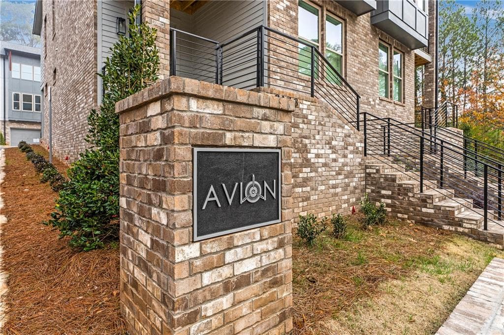 2 bedroom, 3 bathroom, 1,835 sq ft townhouse under contract at 2174 Avion Way 11, Chamblee, GA 30341 — photo 2