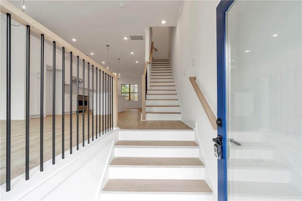 2 bedroom, 3 bathroom, 1,835 sq ft townhouse under contract at 2174 Avion Way 11, Chamblee, GA 30341 — photo 5