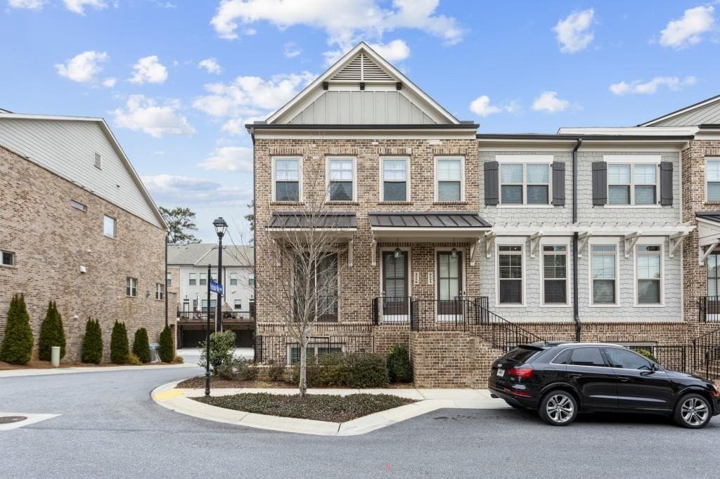 3 bedroom, 4 bathroom townhouse sold at 3556 Parkside Way, Brookhaven, GA 30319