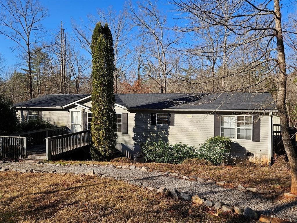 3 bedroom, 2 bathroom single family residence sold at 262 Oak View Trail, Cleveland, GA 30528