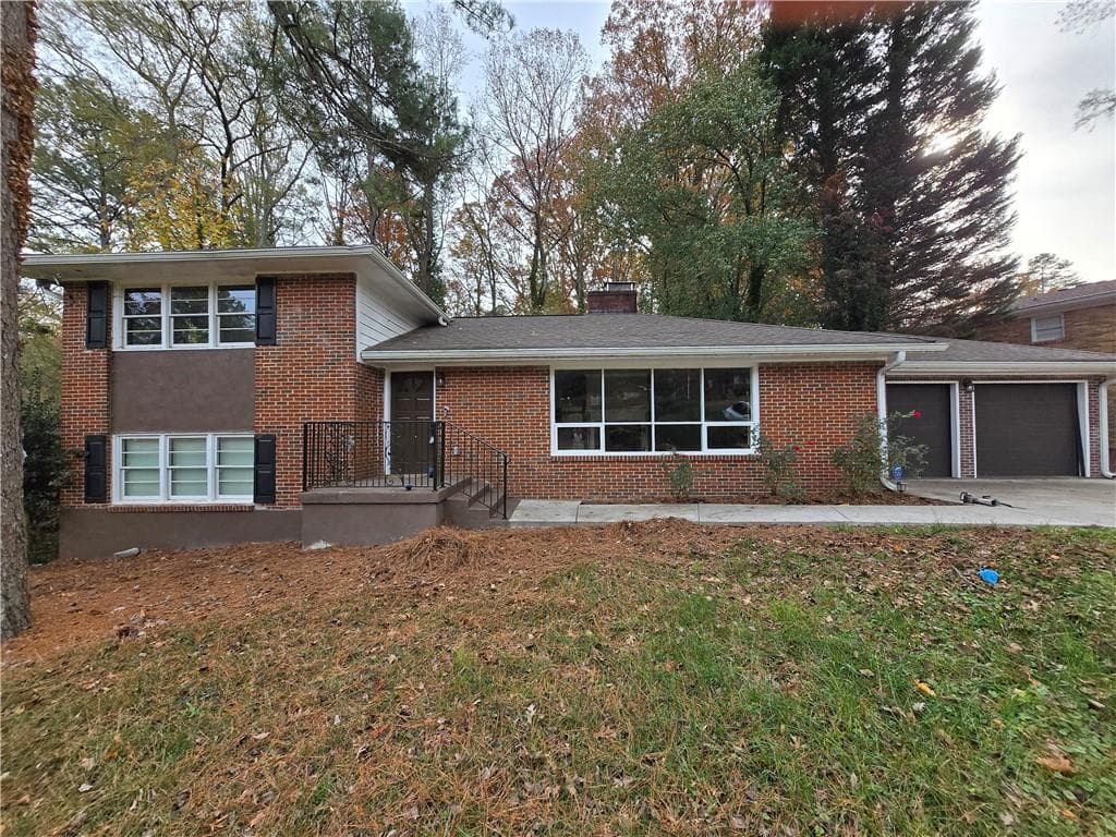 5 bedroom, 4 bathroom single family residence sold at 2924 Collier Drive, Atlanta, GA 30318