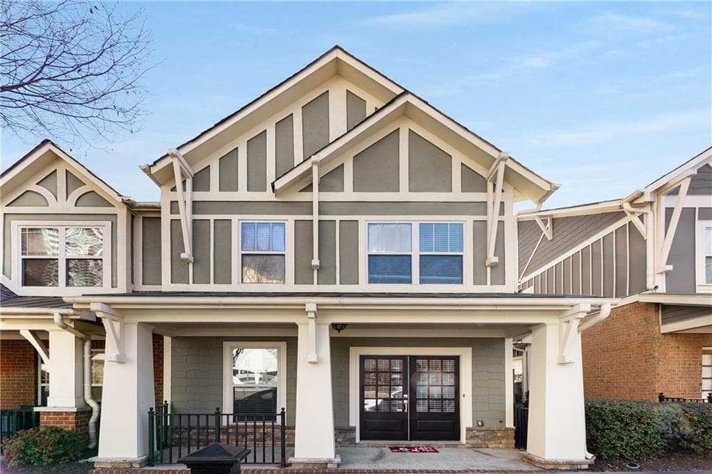 2 bedroom, 3 bathroom townhouse sold at 372 16th Street, Atlanta, GA 30363