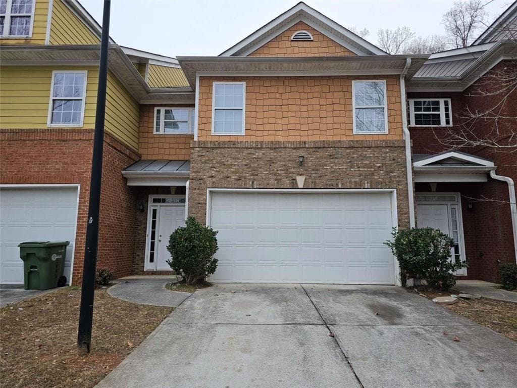 3 bedroom, 3 bathroom townhouse sold at 2221 SW Oxford Court, Atlanta, GA 30331