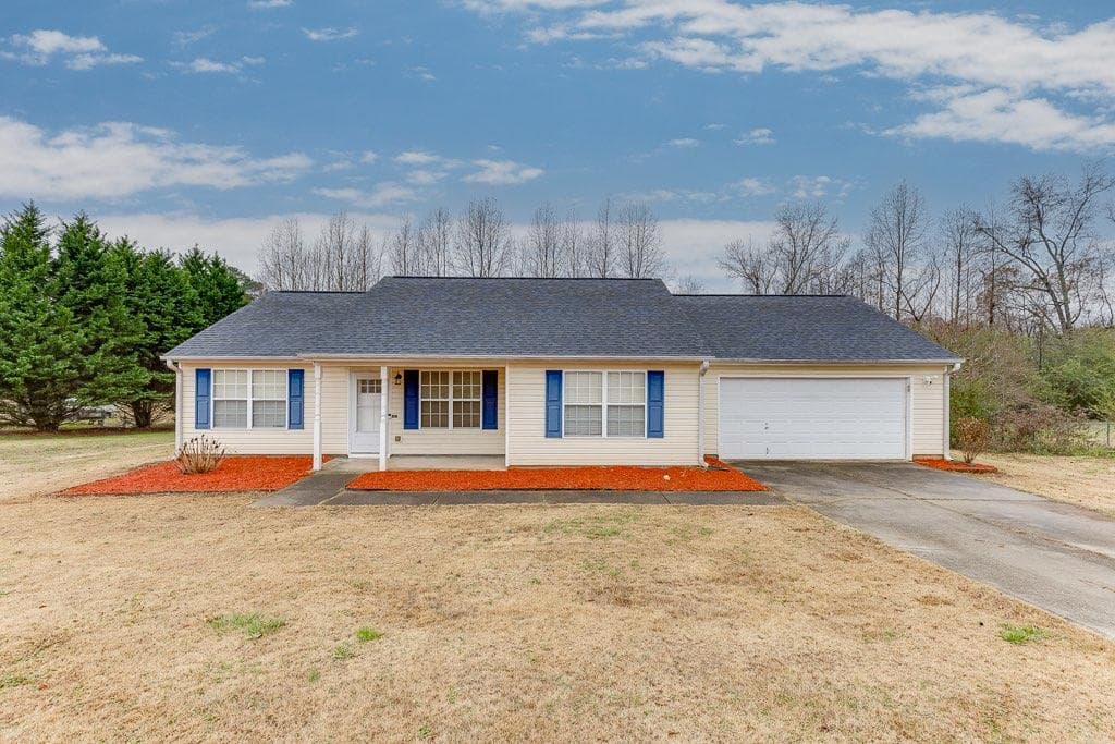 425 Raymond Drive, Winder, GA 30680 — most recent listing photo