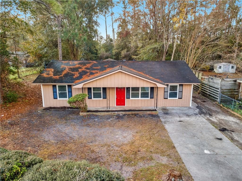 4 bedroom, 2 bathroom, 2,060 sq ft single family residence under contract at 701 Lee Road, Hinesville, GA 31313 — photo 2