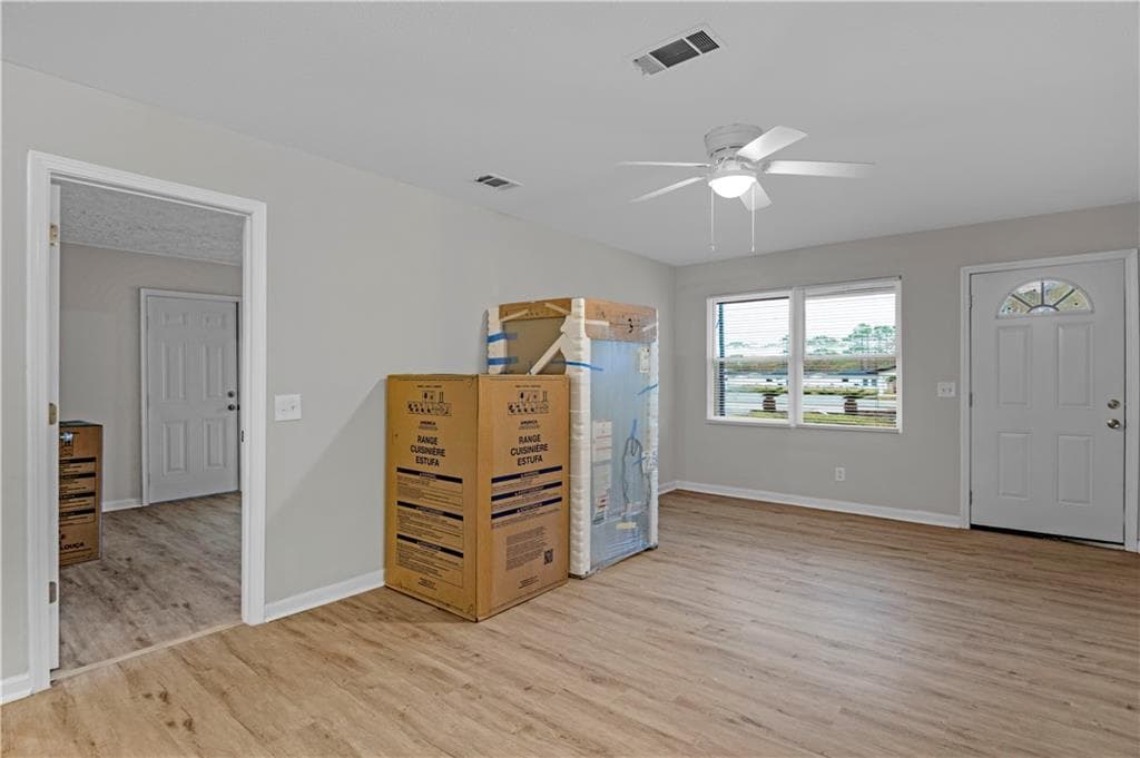 4 bedroom, 2 bathroom, 2,060 sq ft single family residence under contract at 701 Lee Road, Hinesville, GA 31313 — photo 4