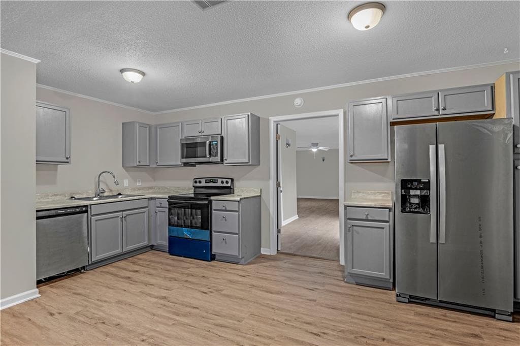 4 bedroom, 2 bathroom, 2,060 sq ft single family residence under contract at 701 Lee Road, Hinesville, GA 31313 — photo 5