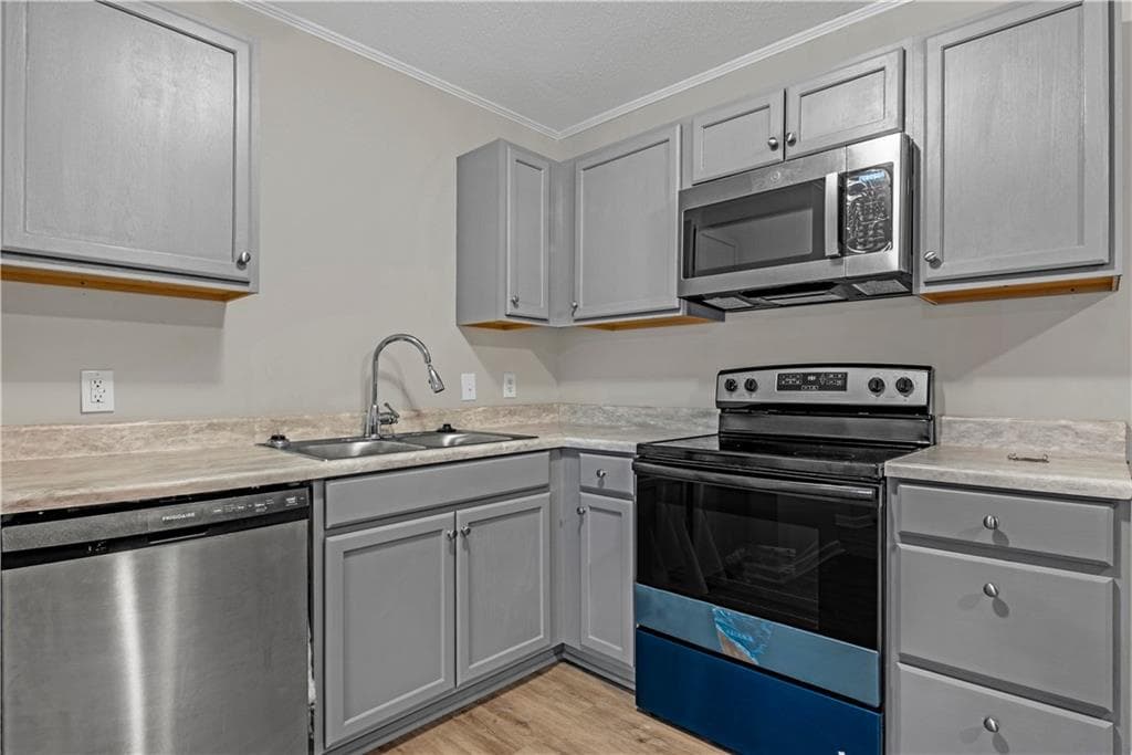 4 bedroom, 2 bathroom, 2,060 sq ft single family residence under contract at 701 Lee Road, Hinesville, GA 31313 — photo 6